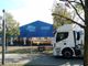 cantiere in piazza d'armi per costruire tendoni e strutture