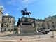 Piazza Carlo Alberto, al via il cantiere: la statua equestre transennata prima del trasloco [FOTO]