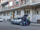 Dramma in corso Racconigi: una donna di 33 anni uccide la madre con una coltellata e poi si getta dal balcone [FOTO E VIDEO]