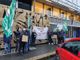 persone che manifestano