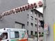Torino: addetti alle pulizie senza stipendio si incatenano davanti all'ospedale Maria Vittoria