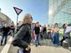 &quot;Vogliamo lavorare, non l'elemosina. Non si può vivere così&quot;. La disperazione degli operai Lear sotto il Grattacielo della Regione [FOTO]