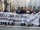 &quot;Libero mercato&quot;, sotto i balconi di Appendino per riaprire il Barattolo (FOTO E VIDEO)
