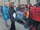 protesta studentesca in strada con striscioni