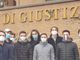 la protesta dei praticanti avvocati di fronte a Palazzo di Giustizia