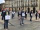 Insegnanti in piazza e a distanza di 2 metri: “A settembre come ripartiremo? Impossibile fare lezione così” [VIDEO]