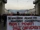Attimi di tensione a Torino al corteo degli studenti per la protesta contro il Burger King (FOTO e VIDEO)