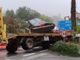 Motrice rischia di ribaltarsi trasportando un grosso escavatore: strada bloccata a Candia