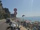 Tragedia a Finale Ligure, donna muore a pochi metri dalla riva nella spiaggia: inutile il soccorso di un bagnino