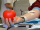 persona che dona sangue
