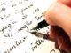 Mano che scrive su un foglio