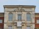 Crolla un controsoffitto alla scuola &quot;Romero&quot; di Rivoli: i ragazzi se ne accorgono in tempo e il pannello finisce su un banco vuoto