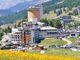 panorama di Sestriere e montagne sullo sfondo