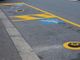 Tanti i furbetti che parcheggiano sugli stalli per disabili