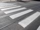 L'attraversamento pedonale è all'intersezione con via don Caustico