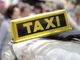 taxi scritta in primo piano
