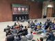 incontro pubblico con tavolata