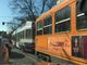 tram vecchi e nuovi lungo una strada di Torino