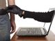 truffa online con mano che dal pc sottrae portafogli all'utente