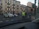 strada bloccata da forze dell'ordine