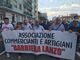 Via Lanzo, protesta per la revisione della ciclabile: “Si intervenga prima che ci scappi il morto” [VIDEO]