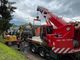 Giaveno: autocarro resta pericolosamente in bilico, i Vigili del Fuoco lo rimettono in strada