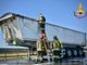 Chivasso, a fuoco camion carico di accumulatori al piombo: i pompieri evitano disastro ambientale (FOTO E VIDEO)
