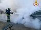 vvff spengono un incendio con gli idranti