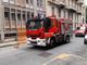 Allarme in via Pastrengo: forte odore di bruciato proveniente da un palazzo, intervengono i vigili del fuoco