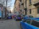 auto in corso Palestro con banchi del mercato