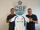 Il neopresidente Russo e l'allenatore della Prima squadra di Promozione Contieri. Entrambi tengono la nuova casacca, con il nuovo sponsor unico della Bcc di Casalgrasso e Sant'Albano Stura. che sostituirà il precedente: ZeroUno