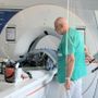 Pesa 210 chili e non può fare la Tac: salvato dalla tecnologia "su misura" dell'ospedale di Rivoli Pesa 210 chili e non può fare la Tac: salvato dalla tecnologia "su misura" dell'ospedale di Rivoli