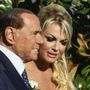 Pascale: &quot;Dire 'sto con Berlusconi' più difficile del coming out con mio padre&quot;