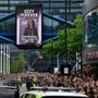 Ozzy Osbourne, in migliaia a Birmingham per l'ultimo saluto sulle note di 'Iron man'