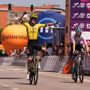 L'arrivo sul traguardo di Pinerolo