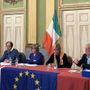 Giovanni Trinchieri, primo a sinistra, in un incontro del Mfe pinerolese