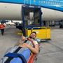 Mattia Vignolo in barella all'aeroporto di Lima in attesa di essere imbarcato sul volo della compagnia olandese Klm