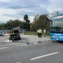 Grave incidente tra una Fiat Cinquecento e un pullman