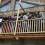 I giovani salgono al Rifugio Seytes per prepararlo all’apertura di luglio