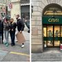 Un momento del sit-in davanti alla Crai di via San Quintino