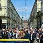 Taglio del nastro della &quot;rinnovata&quot; via Po con le autorità e i rappresentanti delle istituzioni (foto: Confesercenti Torino)