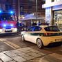 Accoltellato in piazza Borgo Dora, è caccia all’aggressore