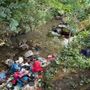 Rifiuti nel canale abbandonato: “Stessa scena da anni, e nessun intervento”