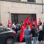 Protesta davanti alla sede Adecco di Torino