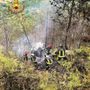 Lanzo Torinese, auto finisce fuori strada e prende fuoco: un ferito trasportato in ospedale
