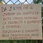 Protesta delle famiglie davanti ai giardini chiusi: “Vergognoso lasciarli così da due anni”