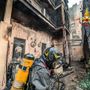 A fuoco un'abitazione in via Thermignon a Torino: otto squadre di pompieri per spegnere le fiamme