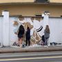 Ragazzi al lavoro in via Bologna