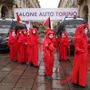 Blitz di Exctinction Rebellion durante l'inaugurazione del Salone dell'Auto
