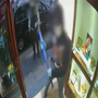 Rapinano una gioielleria sfondando il vetro con un martello: fermati due uomini a Biella